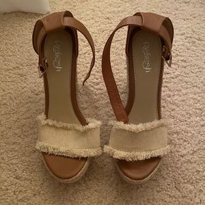 Refresh tan wedges